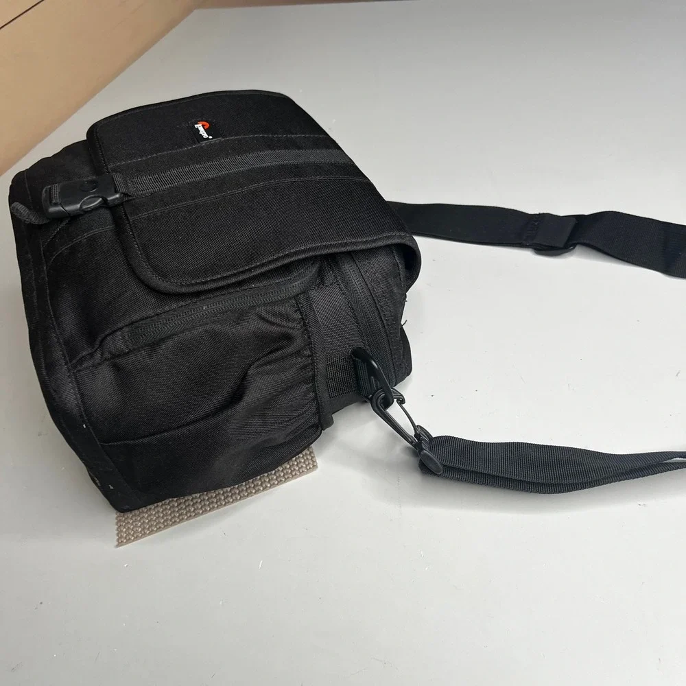Lowepro Adventura 170 DSLR Camera Shoulder Bag Black Nylon Padded Case